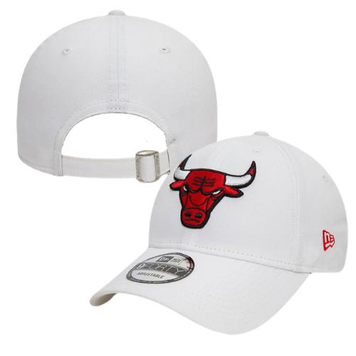 כובע שיקגו בולס לבן