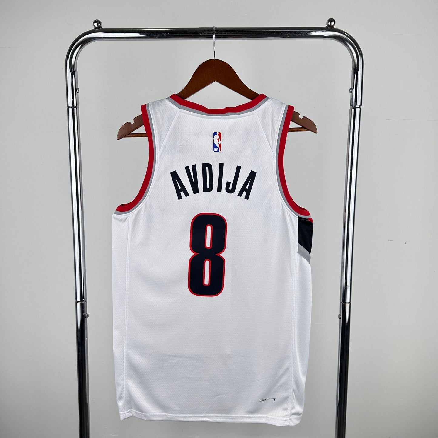 גופיית NBA דני אבדיה לבנה בפורטלנד בלייזרס