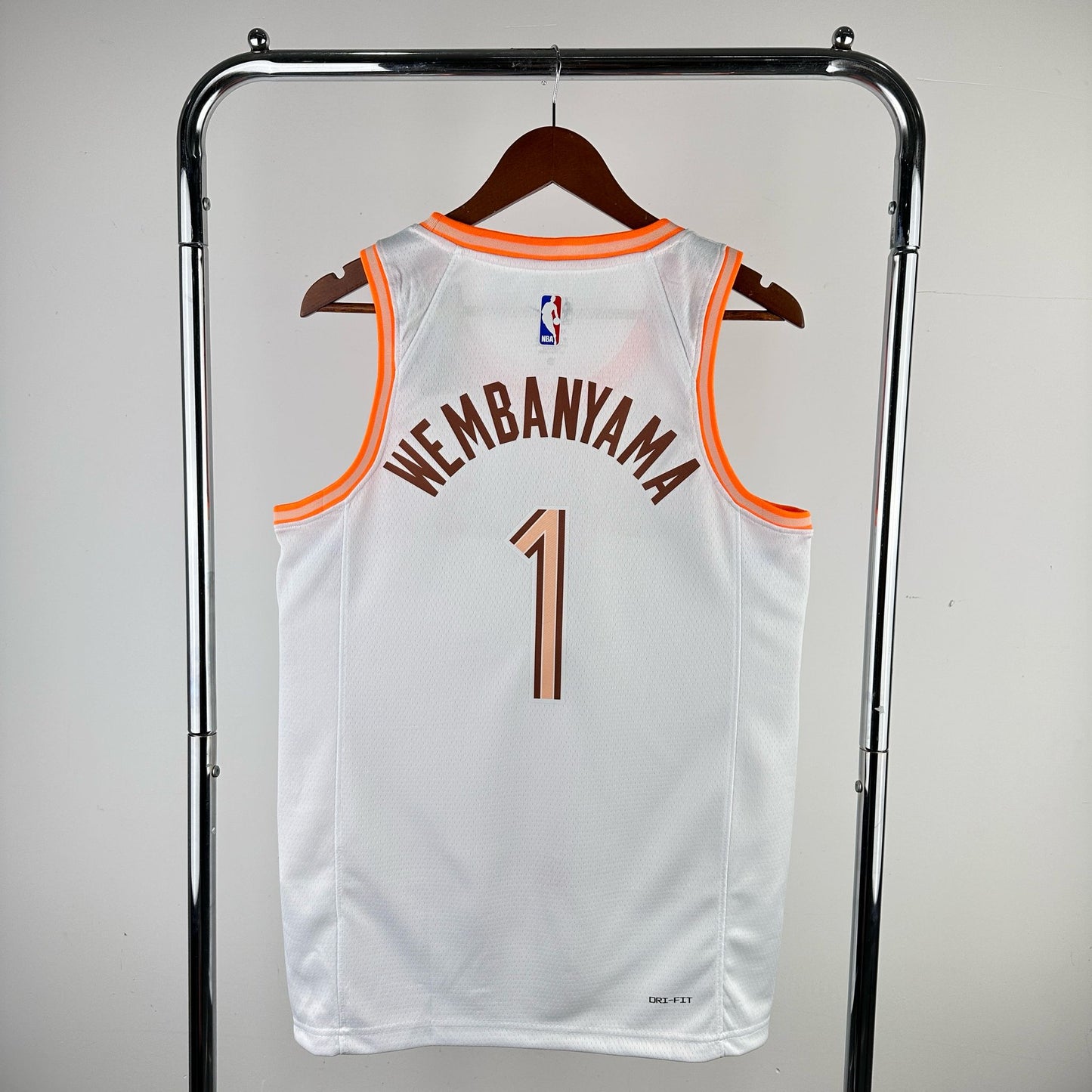 גופיית NBA ויקטור וומבניאמה לבנה בסן אנטוניו ספרס