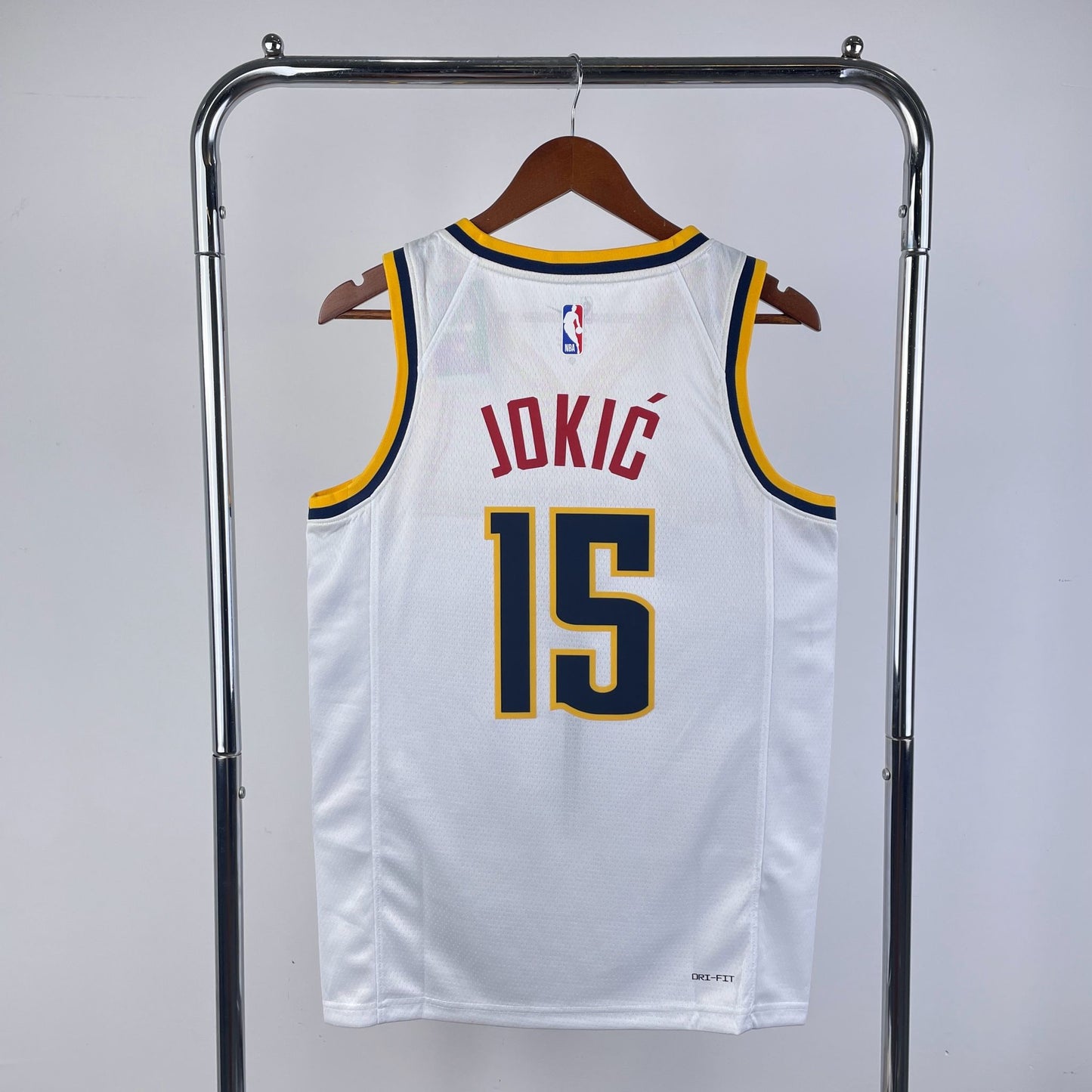 גופיית NBA ניקולה יוקיץ' לבנה בדנבר נאגטס
