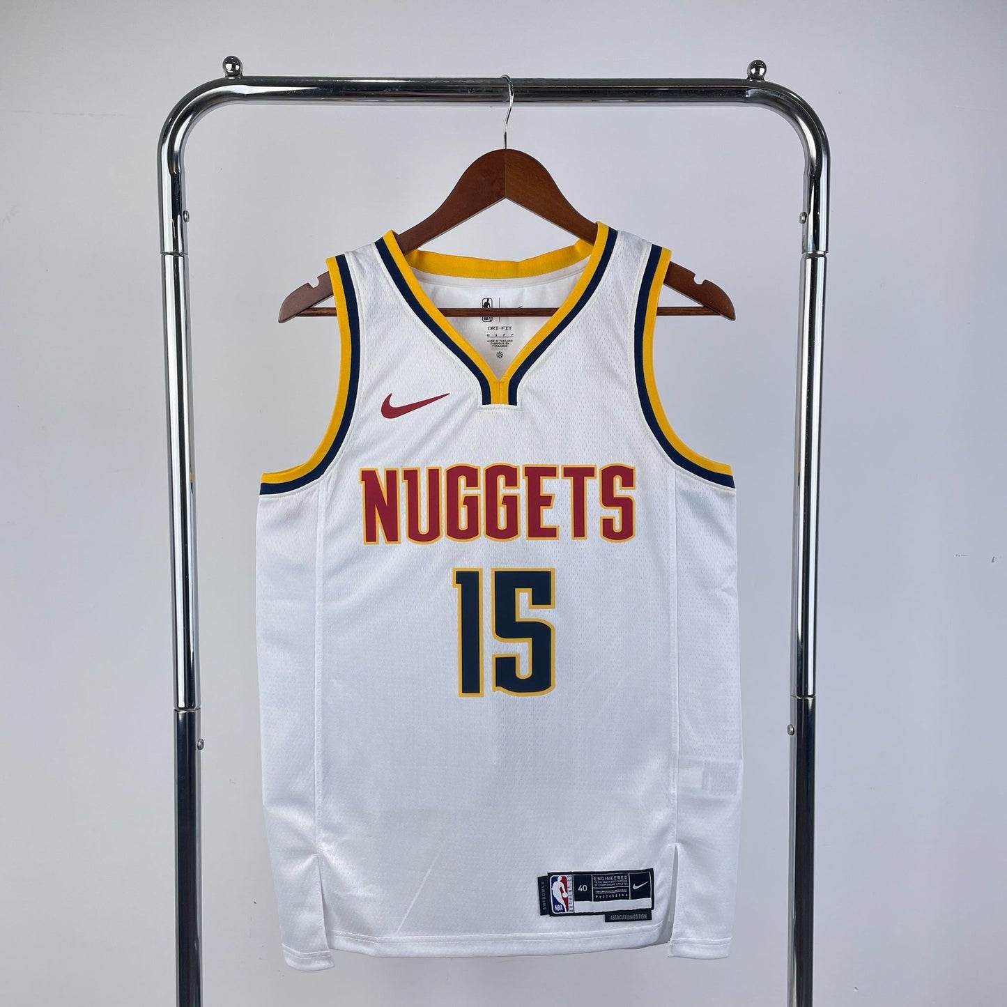 גופיית NBA ניקולה יוקיץ' לבנה בדנבר נאגטס