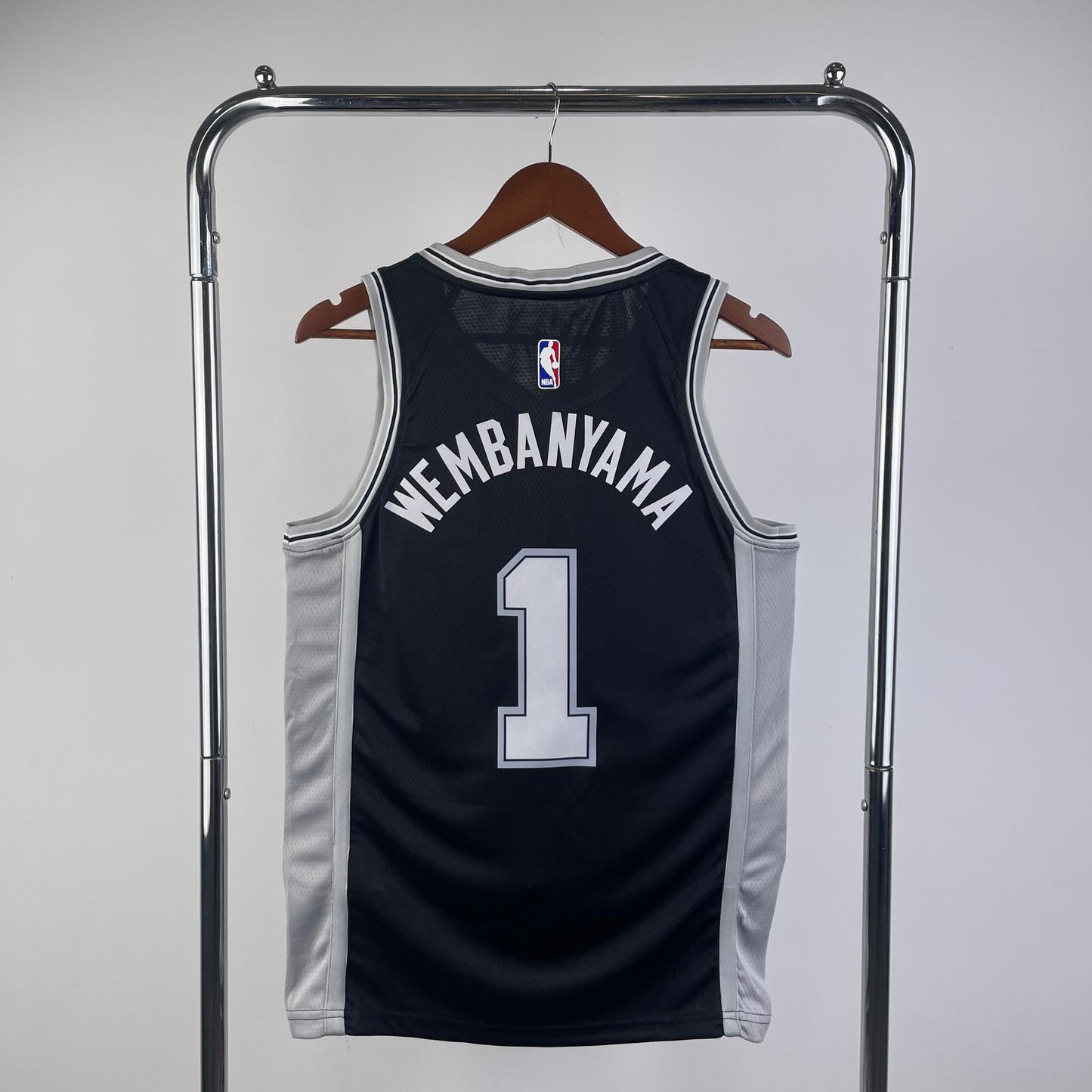 גופיית NBA ויקטור וומבניאמה שחורה סן אנטוניו ספרס