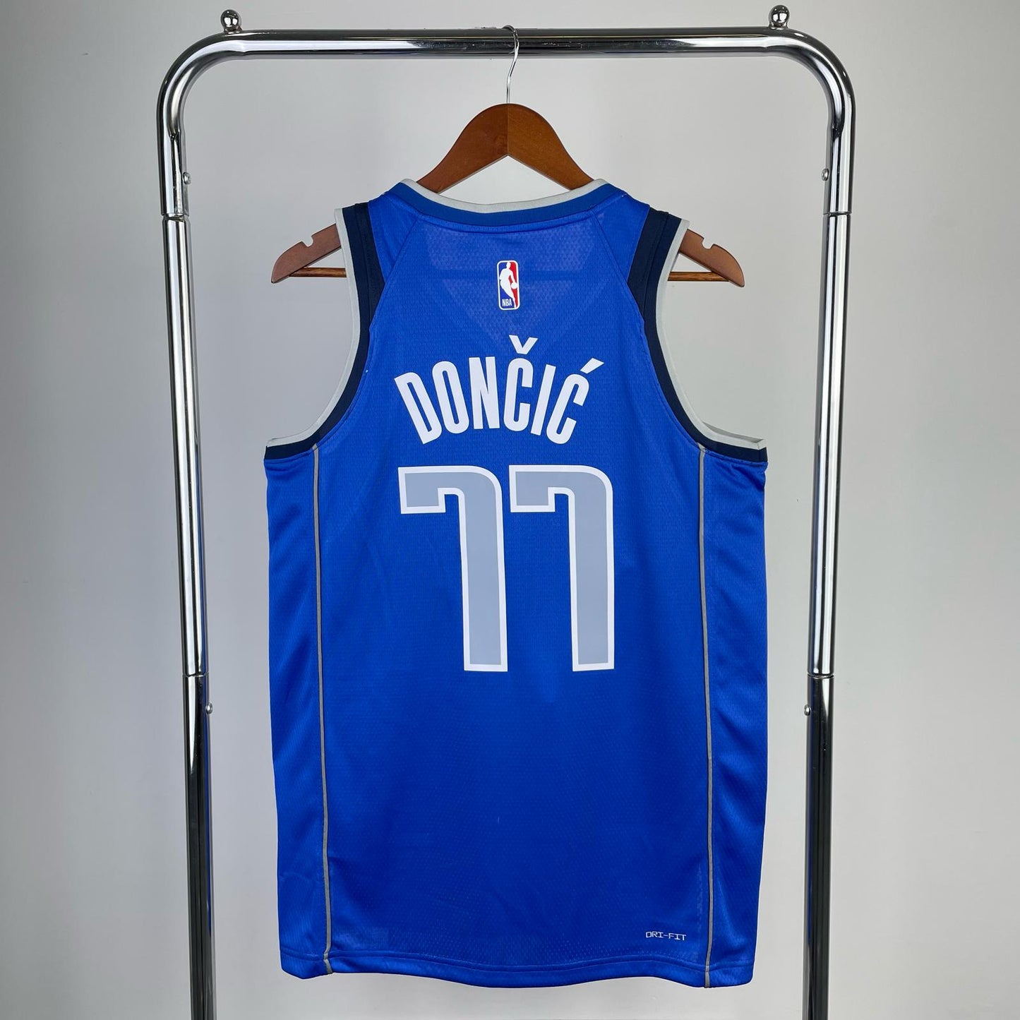 גופיית NBA לוקה דונצ׳יץ כחולה דאלאס מאבריקס
