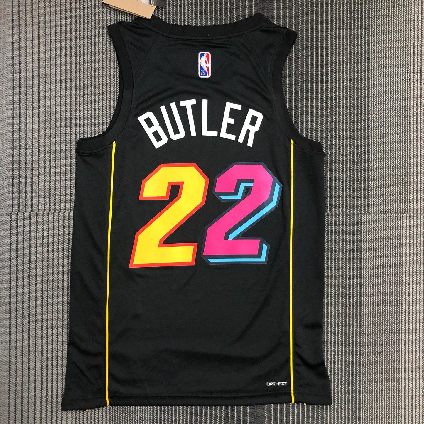 גופיית NBA ג'ימי באטלר שחורה מיאמי היט